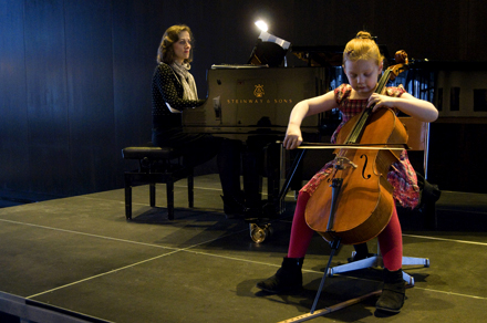 Dana Sturm - Klavier, Anna Tessa Timmer (Cello)