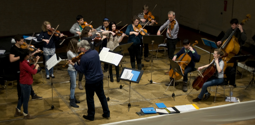 Prof. Michael Erxleben, Violine und Dirigat und Orchester der Internationalen Musikakademie