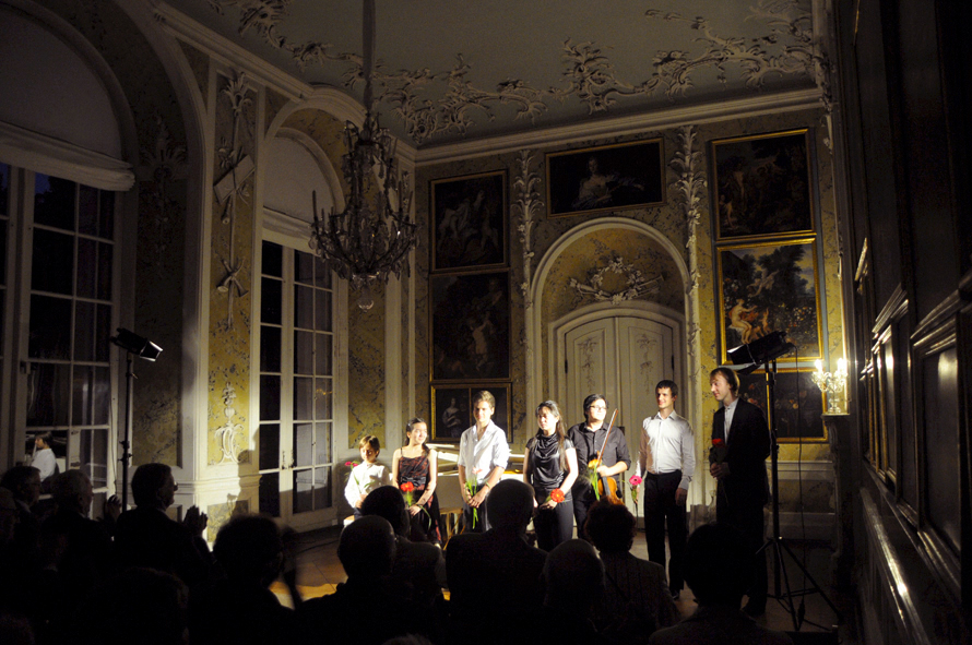 Henk Reinicke (Violine), Marika Ikeya (Violine), Leon Schmuckert (Violine), Hitoe Shimbo (Violine), David Malaev (Violine), Daniel Seng (Klavier), Andreas Schulz (Klavierbegleitung)