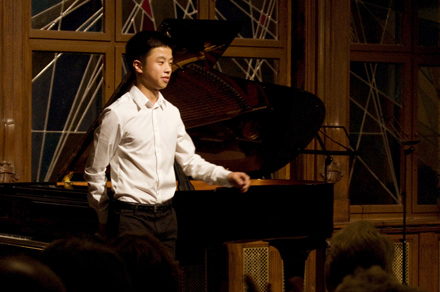 Antong Zou - Klavier