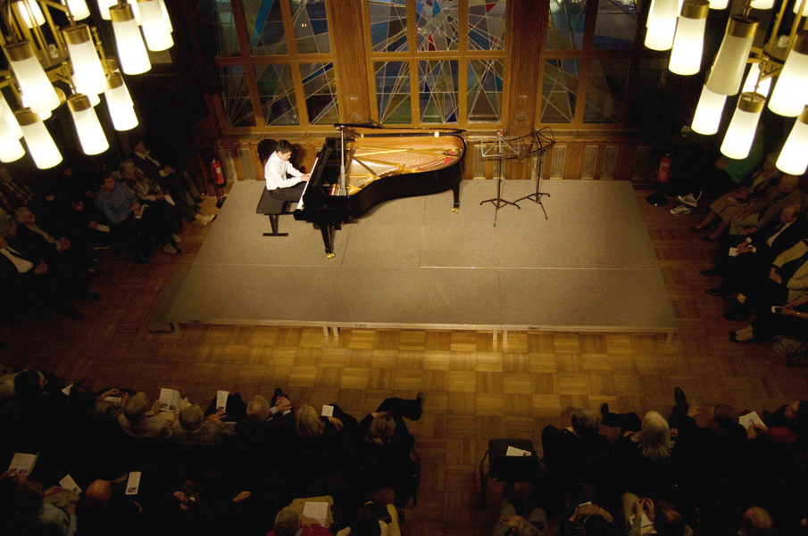 Ron Maxim Huang - Klavier