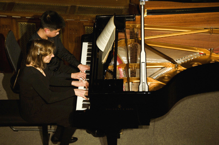 Dana Sturm und Antong Zou - Klavier