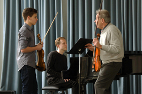Leon Schmuckert, Ron Lepinat, Prof. Klaus Hertel